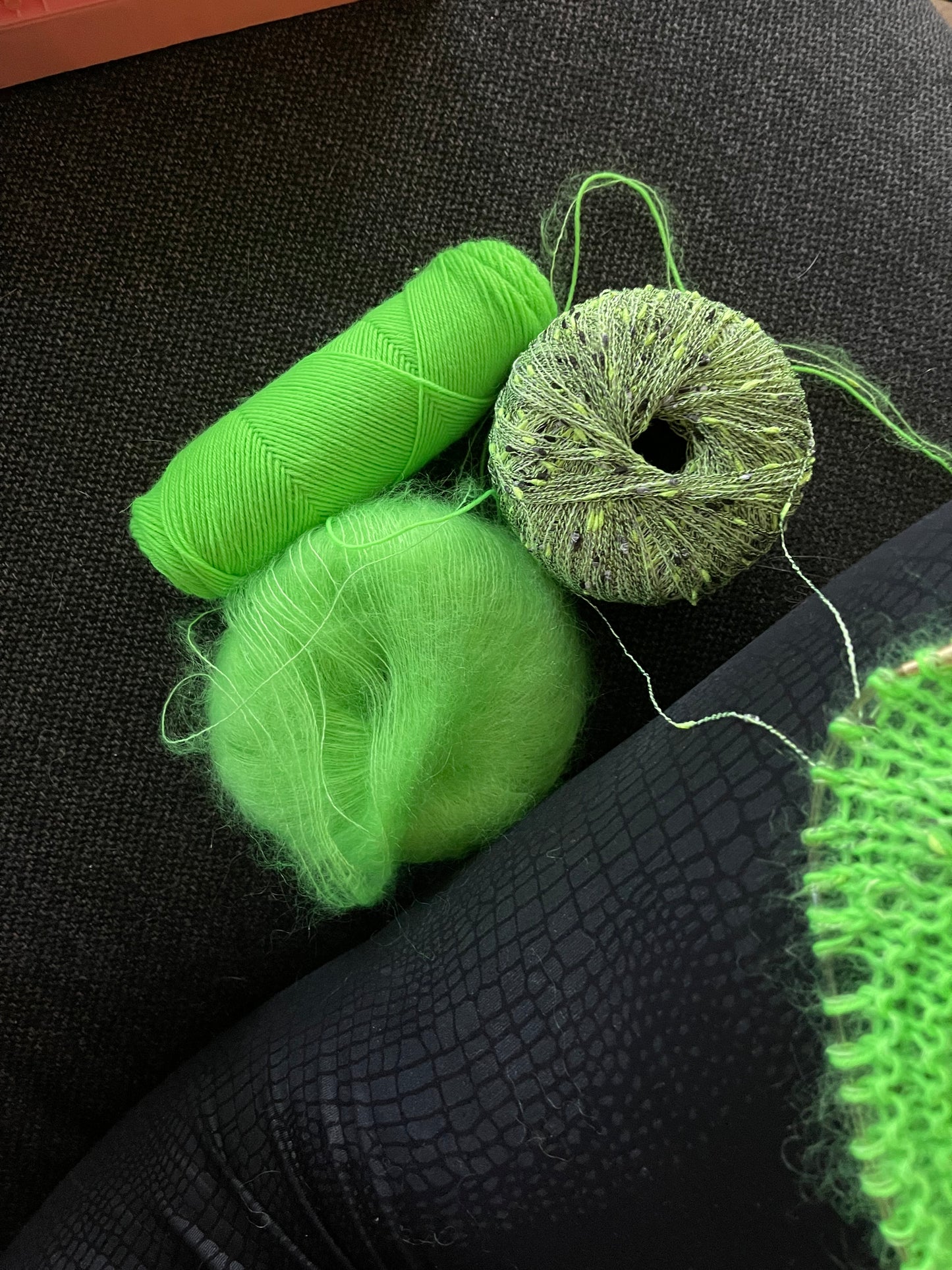 Make it Neon Sweater - Voksen (dansk)